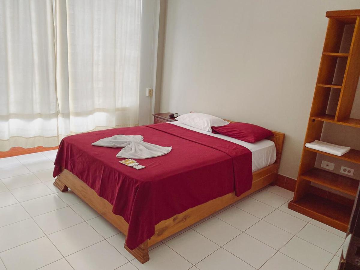 Hostal Casa Blanca Puerto Francisco de Orellana 外观 照片