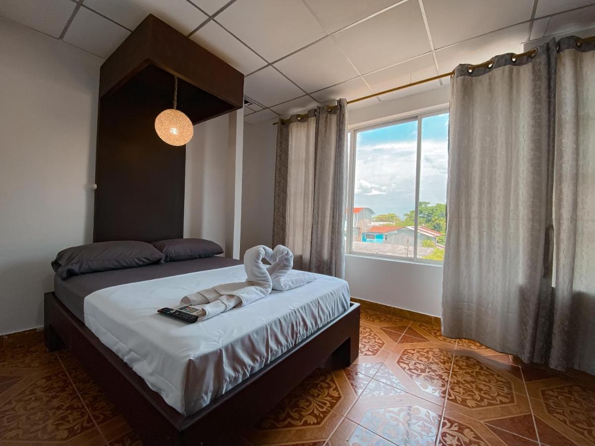 Hostal Casa Blanca Puerto Francisco de Orellana 外观 照片