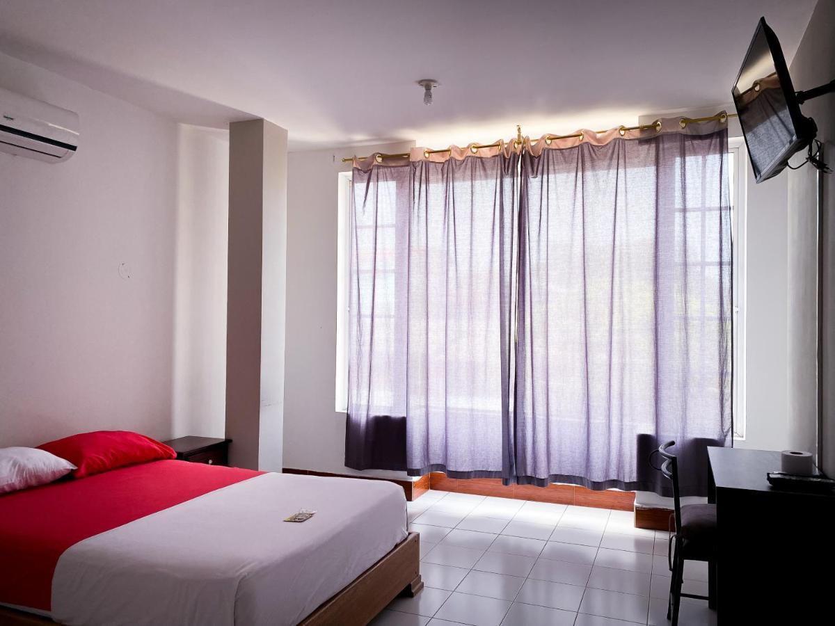 Hostal Casa Blanca Puerto Francisco de Orellana 外观 照片
