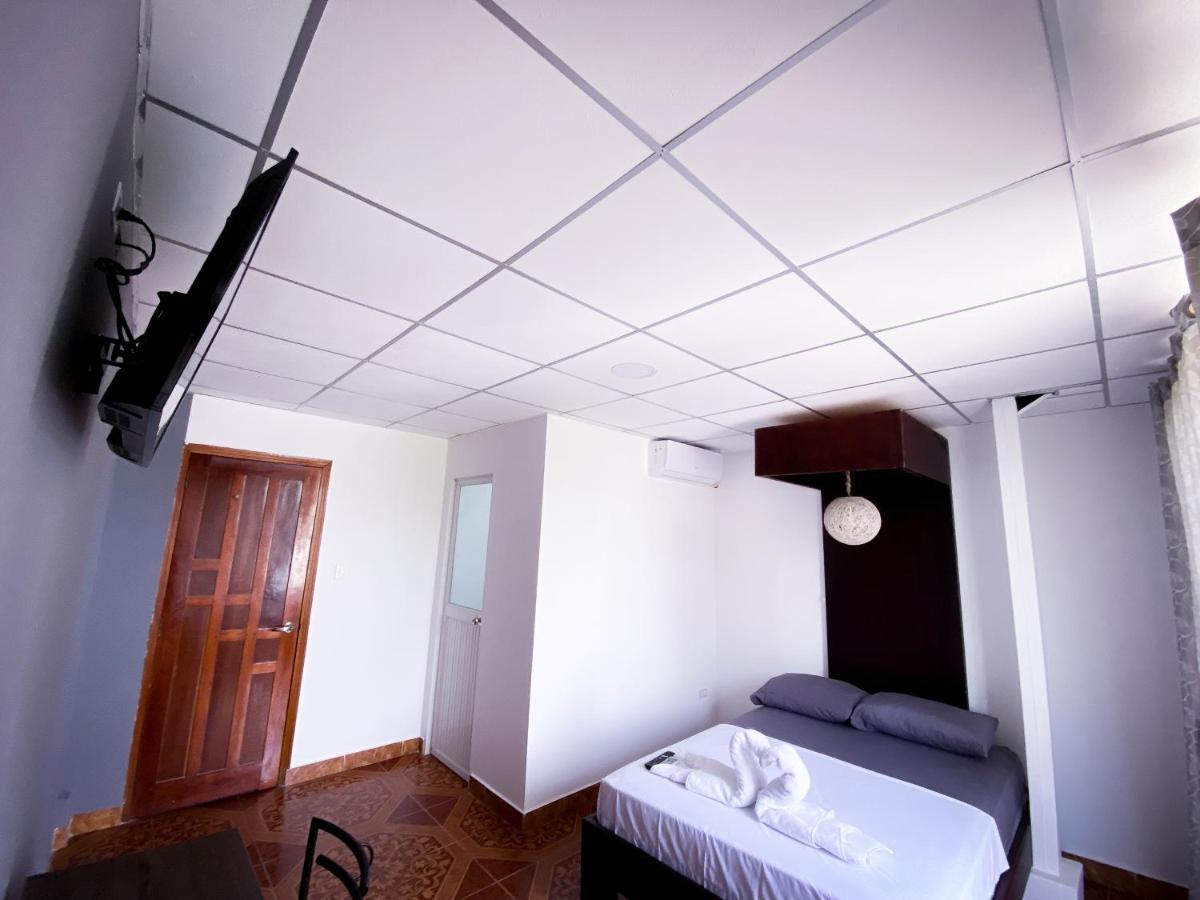 Hostal Casa Blanca Puerto Francisco de Orellana 外观 照片